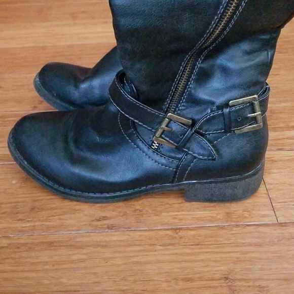 Black boots - Picture 4 of 4